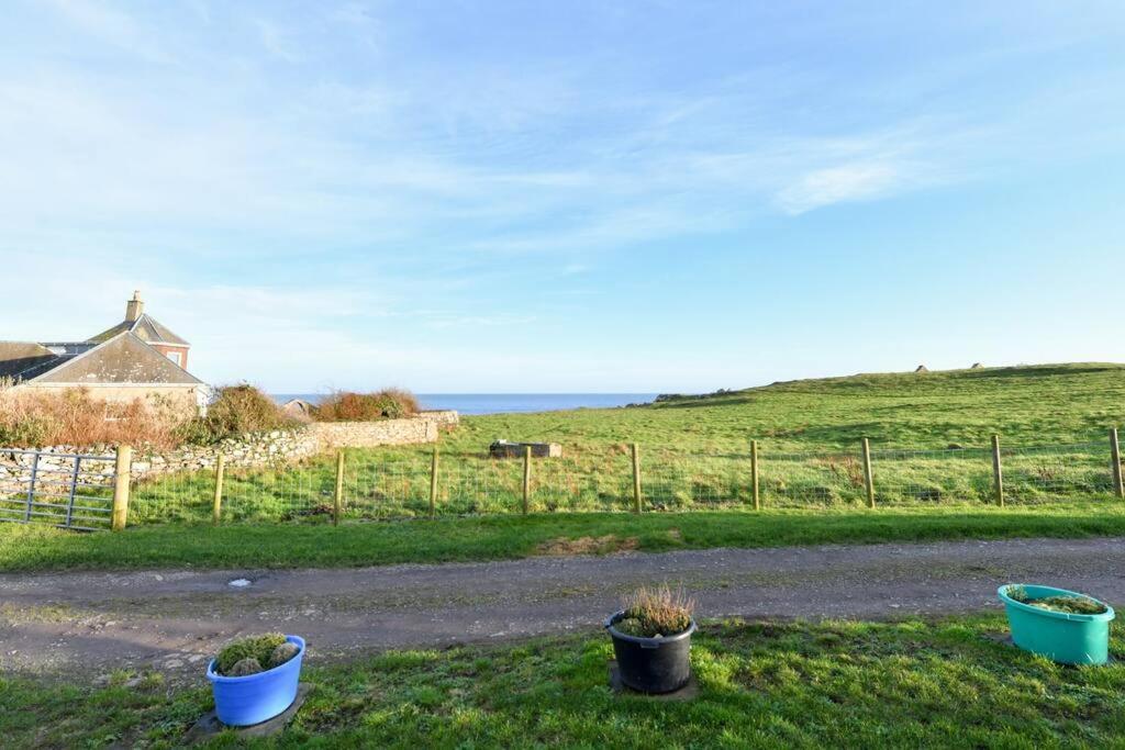 3 Bedroom Townhouse Right On The Harbour Isle of Whithorn Exterior foto